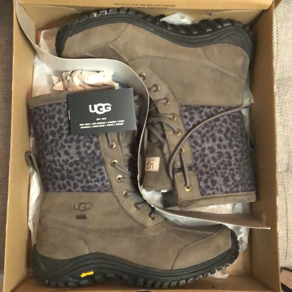 Ugg Adirondack Boot- Gray Leopard! - Picture 2 of 16